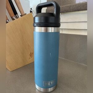 18oz yeti Nordic blue with rambler chug cap